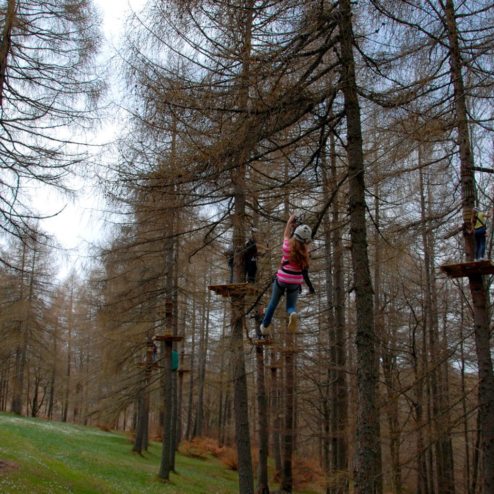 Adrenalinica zipline del parco avventura vicino a Lecco