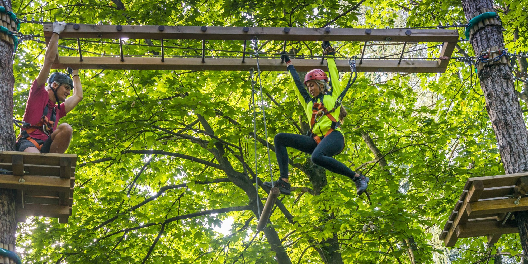 Avventurosi percorsi tra gli alberi al parco avventura di Civenna